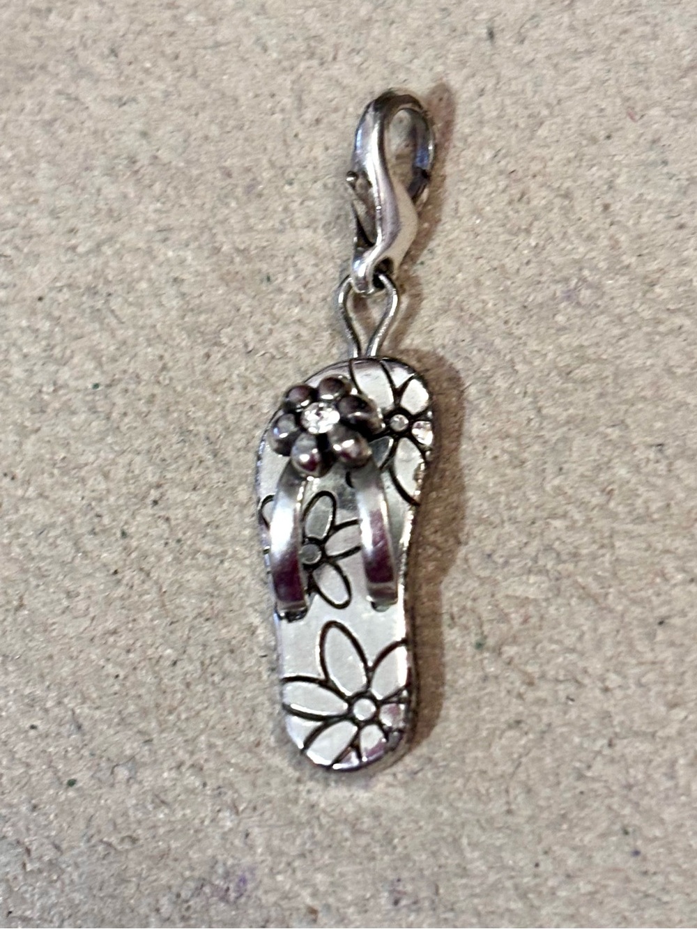 🆕Listing Brighton Dixie Flip Flop Snap charm Silver w flower detailing Retired